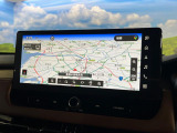 【大画面ナビ】人気の大型12インチナビを装備。存在感のある大画面はインパクト大!ナビ利用時のマップ表示は見やすく、テレビやDVDは臨場感がアップ!いつものドライブがグッと楽しくなります♪