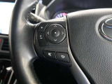 ステアリングスイッチ付き。前方から目を離すことなく操作することが可能です