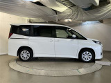 運転席側も電動スライドドアになってます。ショッピングなどでのお買い物時手がふさがっていてもドアに軽く触れるかリモコンで開閉できるので便利です!