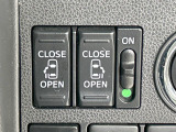 【両側パワースライドドア】スマートキーや運転席のスイッチで後席両側スライドドアの開閉が可能♪電動だから力を入れてドアを開ける必要が無く、小さなお子様でも簡単に開け閉めでき快適です♪
