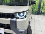 【LEDヘッドライト】悪天候や夜間走行時も良好な視界を確保し安心して運転できる高輝度LEDヘッドライトを装備!点灯速度が早く、消費電力も抑えられています。
