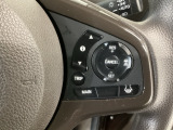 【アダプティブ・クルーズ・コントロール】予め設定した車速内でクルマが自動的に加減速。 前走車との適切な車間距離を維持しながら追従走行し、高速道路でのドライバーの疲労を軽減してくれる嬉しい機能付♪