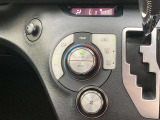 オートエアコンは温度を設定するだけで、自動で風量などを設定してくれます。運転しながら操作も必要ないので、安全性も向上します。