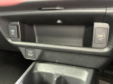 USBやシガーソケットも対応しておりますので、外部機器での接続、充電なども可能でございます。