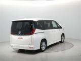 広々とした車内空間に優れた燃費性能。更にデザインも上質で人気のお車です!