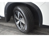 タイヤサイズは225/55R18です