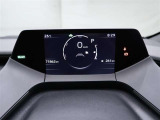 とっても見やすいメーターです。夜間時はラグジュアリーな気分にさせてくれる照明が魅力ですので、夜のドライブも楽しみになりますよ♪