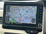 お出かけの際に安心のナビ付です☆バックカメラ機能で駐車もスムーズに行えます。