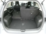 リアシートは6:4分割可倒式を採用しておりますので、乗車人数やお荷物の量に併せてアレンジが可能です♪