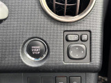 【電動格納ミラー】運転席のスイッチで、ドアミラーの開閉や角度の調整ができます。