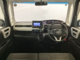 【前方視界】開放的な前方視界!運転がしやすく疲れにくいです♪窓が大きく、見通しがとっても良いおクルマですよ♪