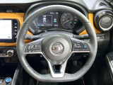 【純正革巻きステアリング】上質な革を使用することで、手にしっかり馴染みとても運転しやすいハンドルです♪