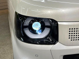 【LEDヘッドライト】悪天候や夜間走行時も良好な視界を確保し安心して運転できる高輝度LEDヘッドライトを装備!点灯速度が早く、消費電力も抑えられています。