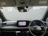 フロントガラスが広く視界が広々としているので、運転がとてもし易いです