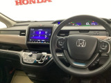 運転席周辺のスマートなレイアウトが、操作のしやすさを実現。快適なドライブをサポートします。