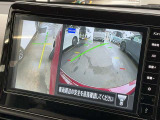 アラウンドビューモニターは、死角になりやすい左前のみを映し出すことも可能です。1人で運転している時も、運転席に座ったまま障害物の確認ができて便利で安心ですね!