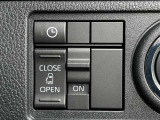 片側電動スライドドアのスイッチ付です。車内からもスイッチひとつで楽にドアの開閉が可能です。電動なので開閉時に力を使う必要がなく、半ドアになることもありません!