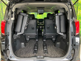 普段のお買い物や通勤、送迎等に十分な荷室スペースを確保しております。セカンドシートを倒すと、大きな荷物の積載も可能です♪