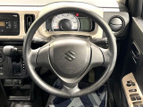 インテリアに合わせたデザインのステアリングは、運転される方のことも考え、運転しやすい形状、大きさです。是非一度、実際に触ってお確かめください。