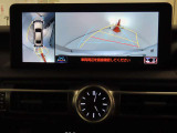 純正ナビ付です。もちろん車両後方を表示するバックガイドモニターが付いていて車庫入れ安心!