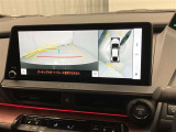 パノラミックビューモニター付きです。車両を上から見たような映像をディスプレイオーディオ画面に表示。運転席からの目視だけでは見にくい、車両周辺の状況をリアルタイムでしっかり確認できます。
