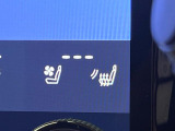 【シートヒーター&ベンチレーション】夏場は涼しい風でお尻や背中の熱やムレを防ぎ、冬はエアコンよりも早く温まってポカポカに!季節を問わず快適に過ごせます。