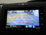 バックカメラの画像です。ガイドラインがスムースな車庫入れをサポートいたします。車庫入れの安心感がアップしますね。