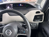 プロパイロット(同一車線運転支援)アクセル・ブレーキ・ステアリング操作をクルマがサポート。高速道路などで、ドライバーの負担を軽減します。