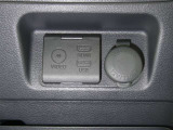 【充電用USB端子】デバイスの充電に便利です。※実際の接続端子は写真で確認or店舗までご気軽にお問合せください♪