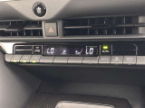 オートエアコンは温度を設定するだけで、自動で風量などを設定してくれます。運転しながら操作も必要ないので、安全性も向上します。