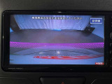 【バックモニター】駐車時に後方がリアルタイム映像で確認できます。大型商業施設や立体駐車場での駐車時や、夜間のバック時に大活躍?