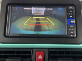 バックモニターで、後方確認しながら安心して駐車することができます。車庫入れが苦手な方にも安心です。※カメラが映し出す範囲は限られています。必ず車両周辺の安全を直接確認してください