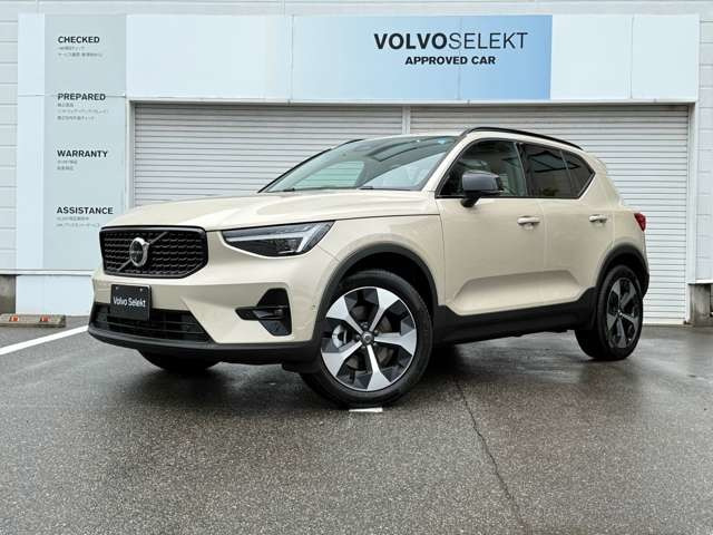 XC40 ウルトラ B4 AWD ダーク エディション サンドデューン 4WD