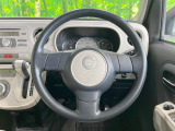 インテリアに合わせたデザインのステアリングは、運転される方のことも考え、運転しやすい形状、大きさです。是非一度、実際に触ってお確かめください。