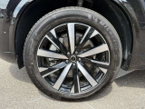 9.0&times;20インチ ダイヤモンドカット / ブラック 275/45R20サイズのミシュランを装着