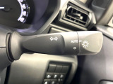 【オートライト】周りの明るさに応じて自動でヘッドライトの点灯・消灯ができる機能です!ライトの付け忘れ・消し忘れなどが無くなり、雨の日や夕方の走行も安心!トンネル通過時も便利ですね♪