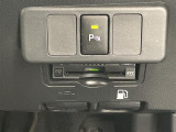 【ETC】有料道路を利用する際に料金所で停止することなく通過できる、ETC車載器(ノンストップ自動料金収受システム機器)が装備されています。セットアップを行うことで利用可能になります。