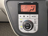 オートエアコンは温度を設定するだけで、自動で風量などを設定してくれます。運転しながら操作も必要ないので、安全性も向上します。