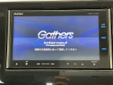 ホンダ純正ギャザズメモリーインターナビ付きです!CD・DVD再生、ミュージックサーバー、フルセグTV視聴、Bluetooth接続可能です!