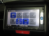 ナビゲーションは純正メモリーナビ(VXM-145VSi)を装着しております。AM、FM、CD、DVD再生、Bluetooth、ワンセグTVがご使用いただけます。初めて訪れた場所でも安心ですね!