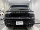 オプション:アダプティブ エアサスペンション(レベリング システム及び車高調整機能付き、PASMを含む)、車高10mmダウン、エクステリア パッケージ(ボディカラー)
