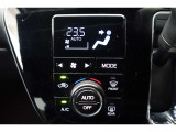 ★エアコンはオートタイプが装着済みです!オートモードにしておけば、車内温度を設定するだけで風の料や吹き出し口の切り替えを機械が行ってくれます!一年中快適な環境を作れますよ♪