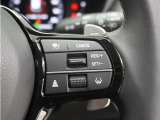 ◆アダプティブクルーズコントロール◆予め設定した車速内でクルマが自動的に加減速。前走車との適切な車間距離を維持しながら追従走行します。【LKAS】車線維持支援システムでステアリング操作を支援。