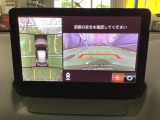 狭い場所での駐車やすれ違いなどでより的確な運転操作に役立つ360&deg;ビューモニターが装備されています。