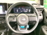 インテリアに合わせたデザインのステアリングは、運転される方のことも考え、運転しやすい形状、大きさです。是非一度、実際に触ってお確かめください。