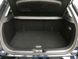 【広々トランクルーム】車体に対してスペースは広めに作ってあります。また、背もたれを倒すとより多くの荷物を乗せることができます。