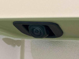 ナビゲーション等を装着した場合にバックするとき後方の安全確認ができるバックカメラが付いてます