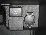 【充電用USB端子】デバイスの充電に便利です。※実際の接続端子は写真で確認or店舗までご気軽にお問合せください♪