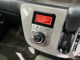 オートエアコンがついていますので、簡単操作で快適に過ごせます。希望の温度に自動調整してくれるのが便利です。