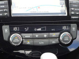 【オートエアコン】運転席と助手席の設定温度をそれぞれ独立して調整できるエアコン独立温度調整機能が搭載されており、後席エアコン吹き出し口も装備しています♪